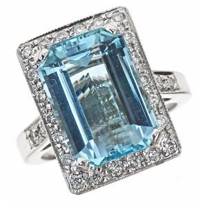 Aquamarine & Diamond Ring set in 14K Gold